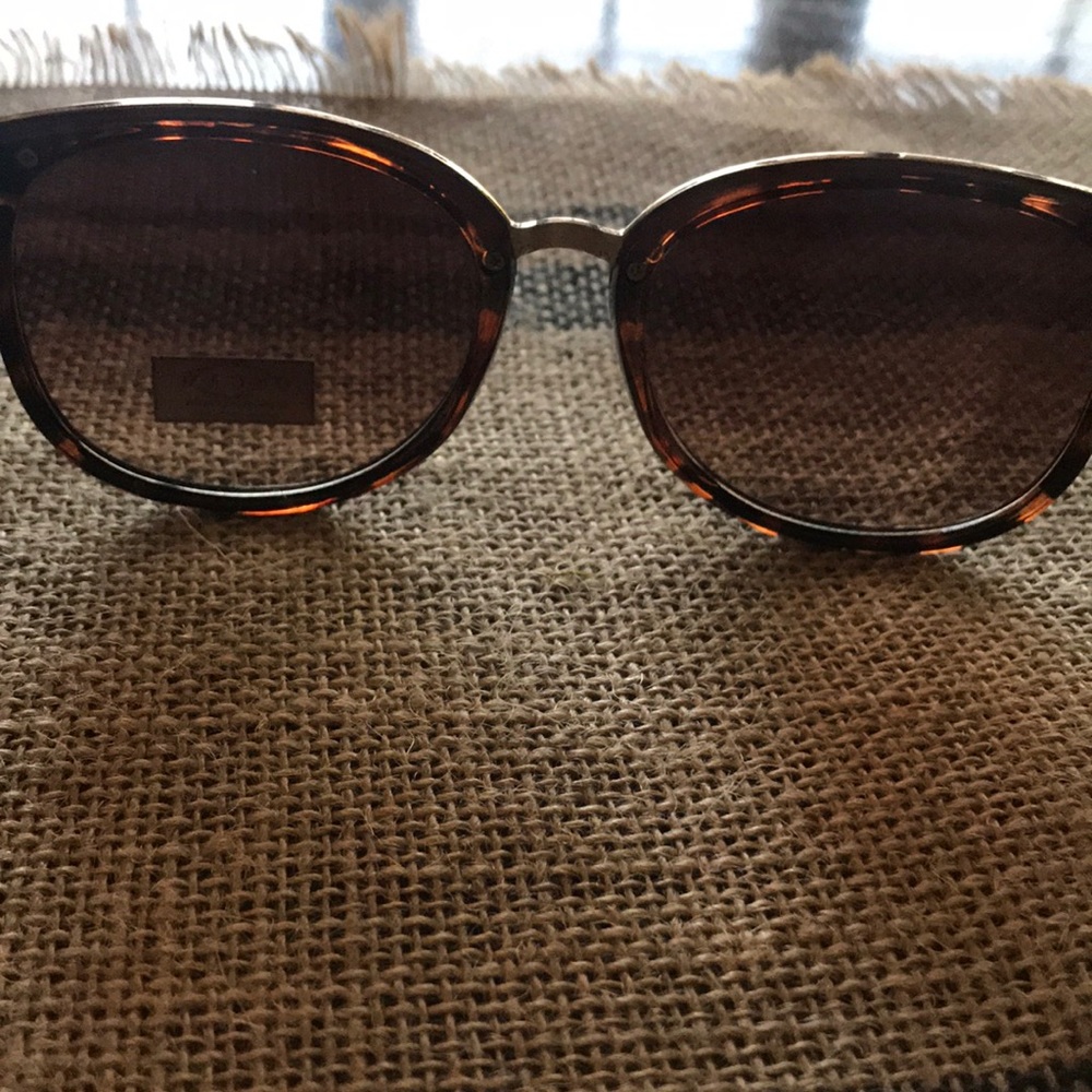 🌞NWT 🏝 Oscar De La Renta Sunglasses 🕶 - Picture 6 of 7